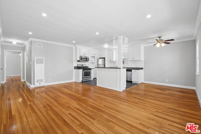 property at 5329 Vantage Ave