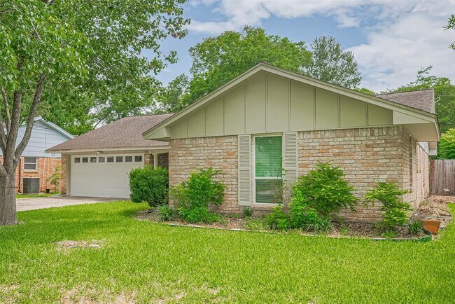 9011 Bintliff Dr in Houston, TX - Building Photo - Building Photo