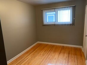 1304 Lorette Av in Winnipeg, MB - Building Photo - Building Photo