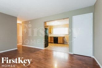 5180 Carey Ln in Hazelwood, MO - Foto de edificio - Building Photo