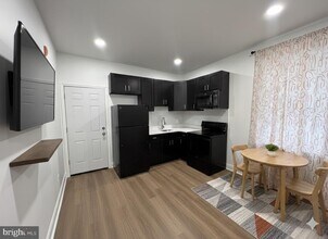 2115 E Chelten Ave in Philadelphia, PA - Building Photo - Building Photo