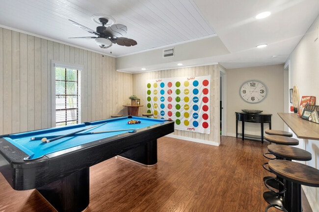 1679 Tampa Rd in Palm Harbor, FL - Building Photo - Building Photo