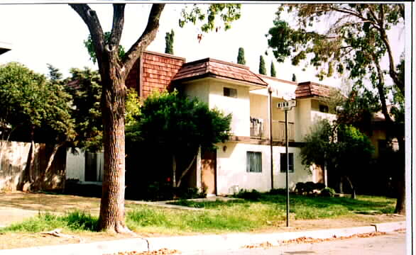 578 Silverwood Ave in Upland, CA - Foto de edificio - Building Photo