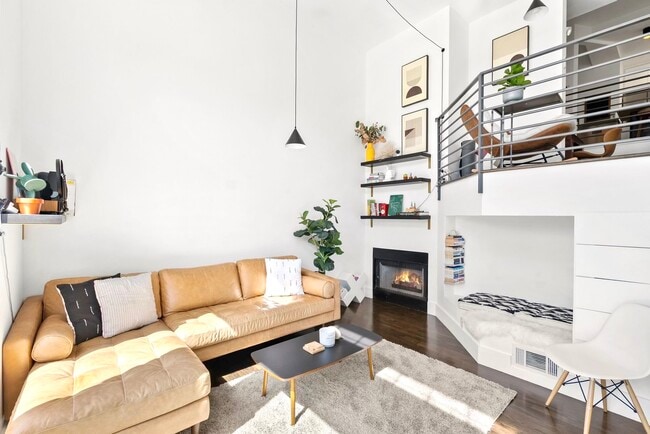 239 Tulare St in Brisbane, CA - Building Photo - Building Photo