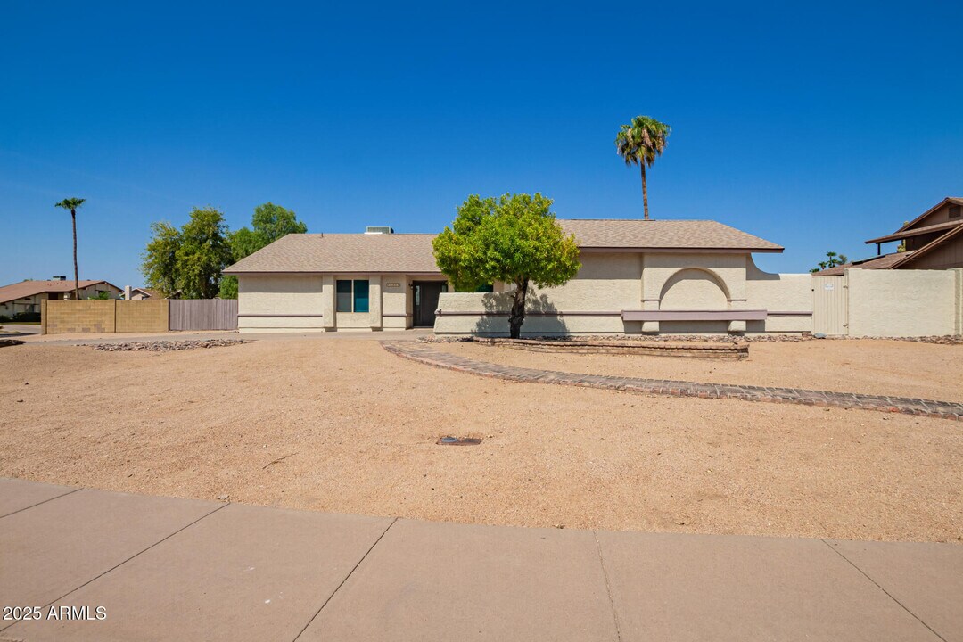 16216 N 33rd Dr in Phoenix, AZ - Building Photo