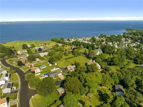 20 Lighthouse Ln in Warwick, RI - Building Photo - Building Photo