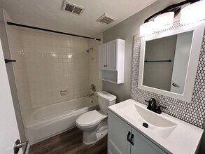 2211 W Turney Ave in Phoenix, AZ - Building Photo - Building Photo