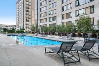250 King St, Unit 1012 in San Francisco, CA - Building Photo - Building Photo