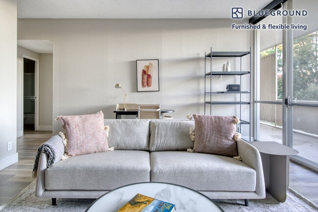 501 Forest Ave in Palo Alto, CA - Building Photo - Building Photo