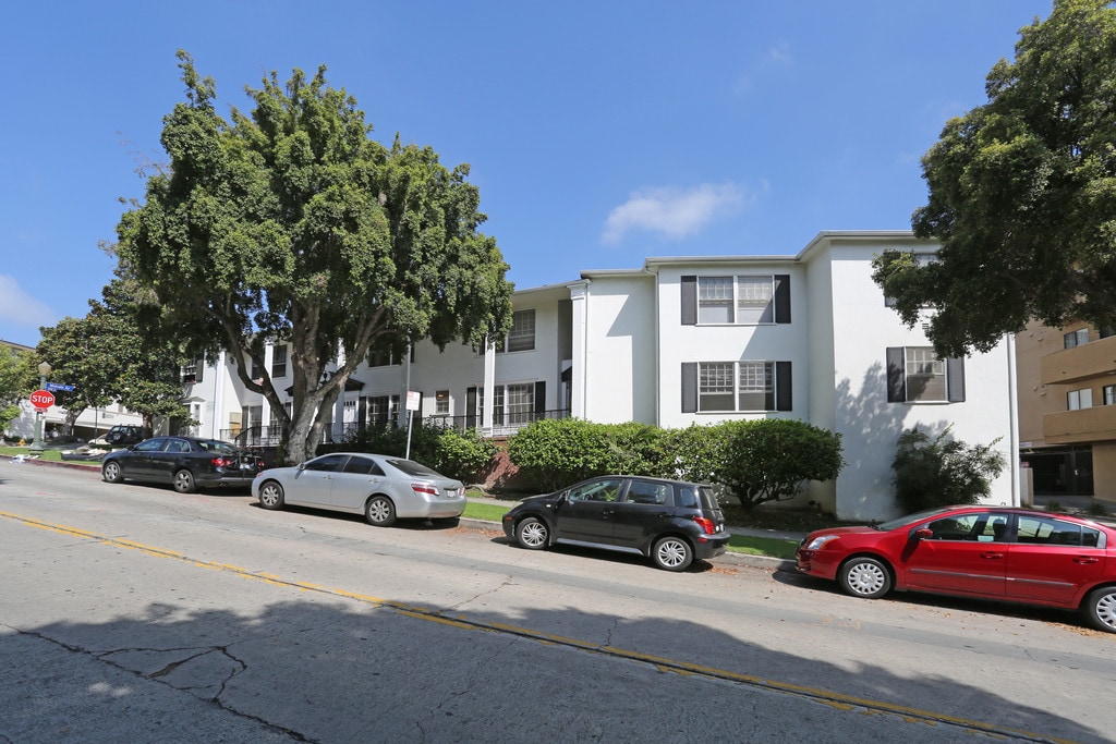 650 Levering Ave Los Angeles, CA Apartments For Rent