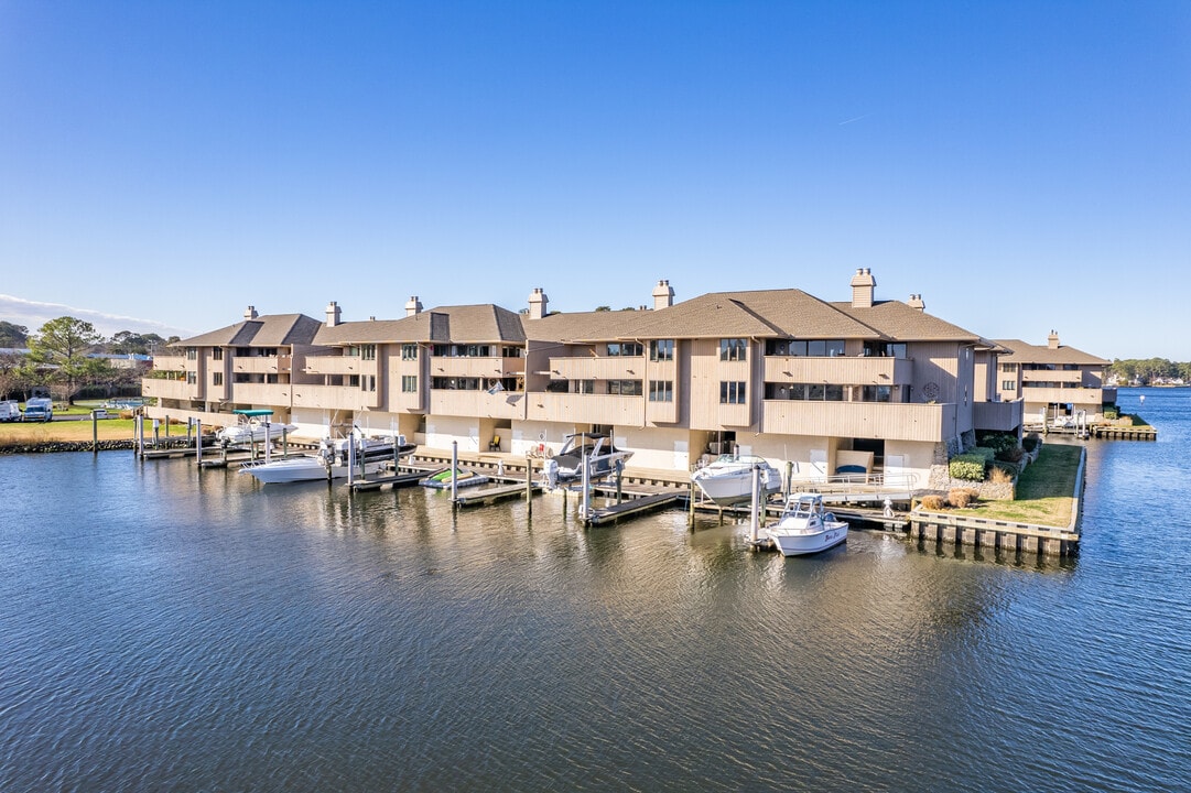 Cove Point Condominium in Virginia Beach, VA - Building Photo