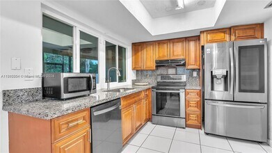 831 SW 49th Terrace in Margate, FL - Foto de edificio - Building Photo