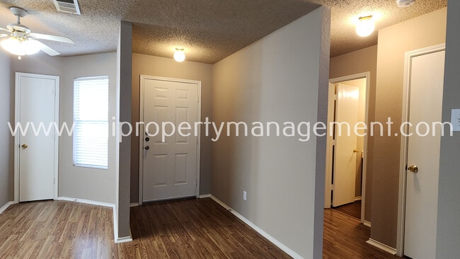 8005 Mosstree Dr in Arlington, TX - Building Photo - Building Photo