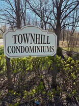 401 Town Hill Condominium in Nanuet, NY - Building Photo