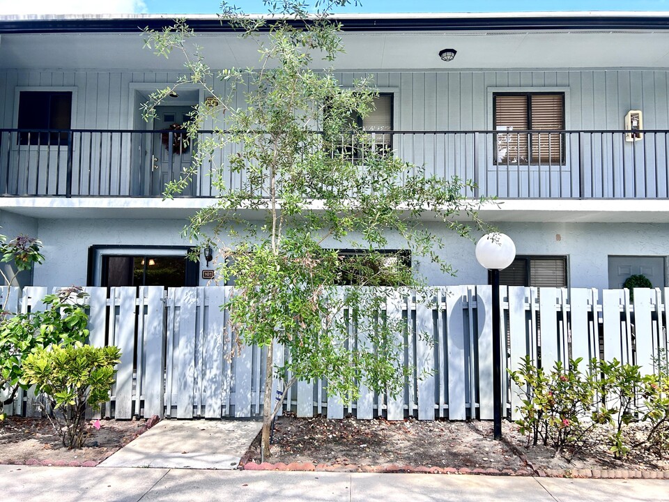 2535 SW 22nd Ave in Delray Beach, FL - Building Photo