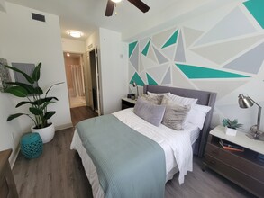 8286 NW 48th St, Unit A3M in Doral, FL - Building Photo - Building Photo