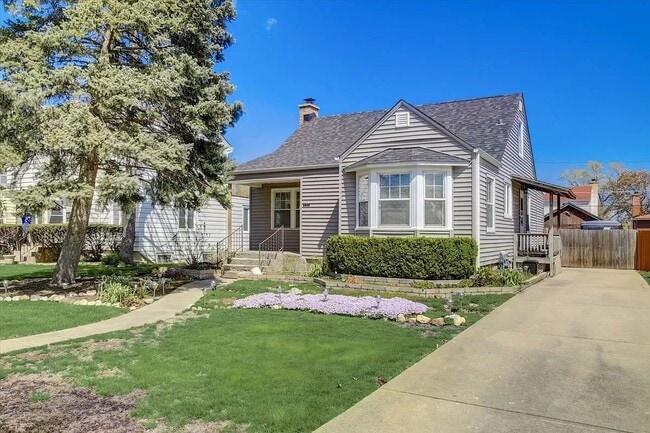 property at 2325 S 11th Ave