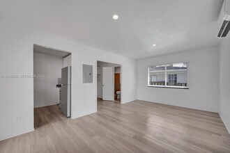 570 NE 68th St in Miami, FL - Building Photo - Building Photo