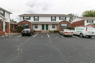 Golf View Apartments in Clarksville, TN - Foto de edificio - Building Photo