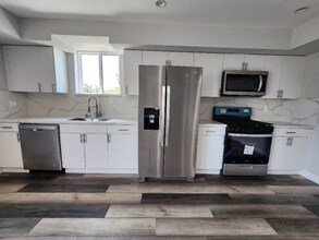 1301 N Kingsley Dr-Unit -1301 in Los Angeles, CA - Foto de edificio - Building Photo