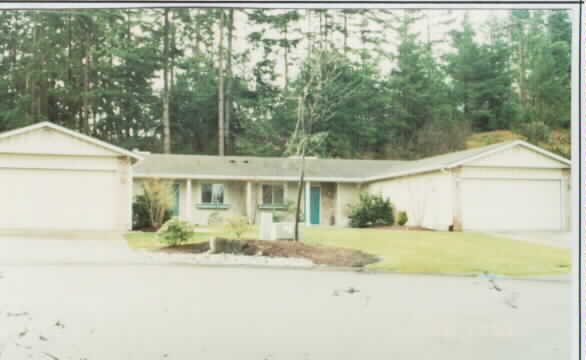 6718-6720 47th St. Ct W in University Place, WA - Foto de edificio