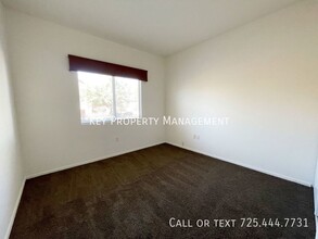 2110 N Los Feliz St-Unit -#1074 in Las Vegas, NV - Building Photo - Building Photo