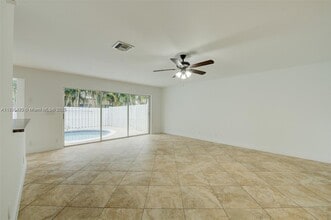 1127 SW 104th Way in Pembroke Pines, FL - Building Photo - Building Photo