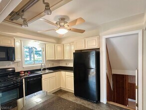 28 Urma Pl in Bloomfield, NJ - Building Photo - Building Photo