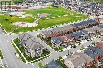 391 Grindstone Trl in Oakville, ON - Building Photo - Building Photo