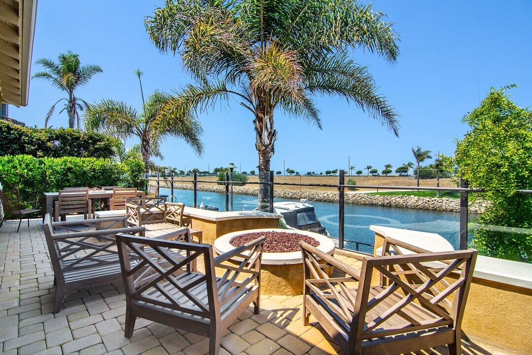 4011 Adriatic St in Oxnard, CA - Building Photo