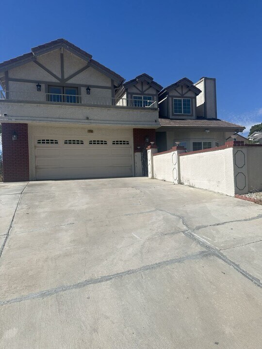 17755 Vista Point Dr in Victorville, CA - Building Photo