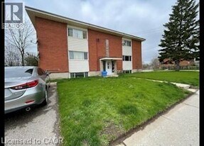 142 Fourth Ave in Kitchener, ON - Building Photo