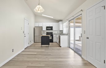 2032 Cadzand Ct in Modesto, CA - Foto de edificio - Building Photo