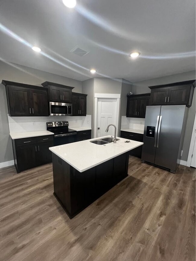 10656 N 36th E in Idaho Falls, ID - Foto de edificio - Building Photo