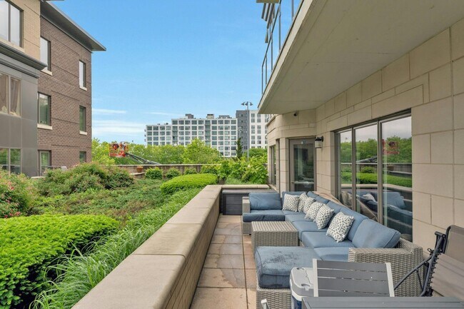 100 Eton Row in Weehawken, NJ - Building Photo - Building Photo