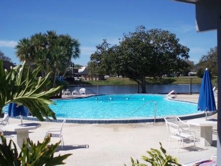 8425 112th St N in Seminole, FL - Building Photo