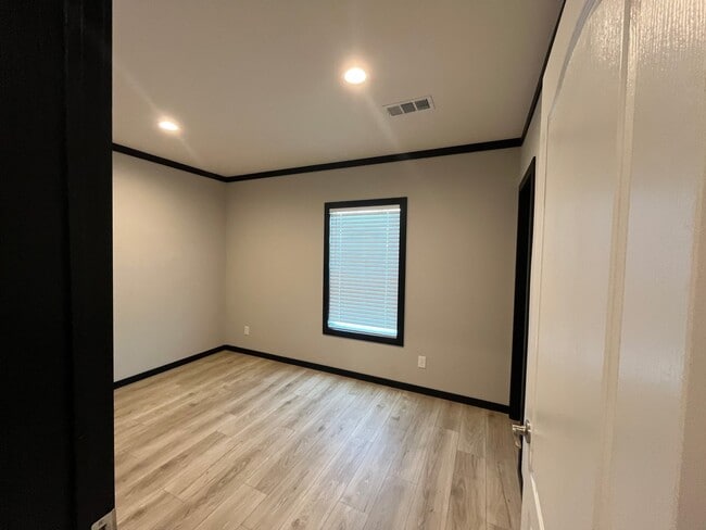 property at 1093 Anna Ln