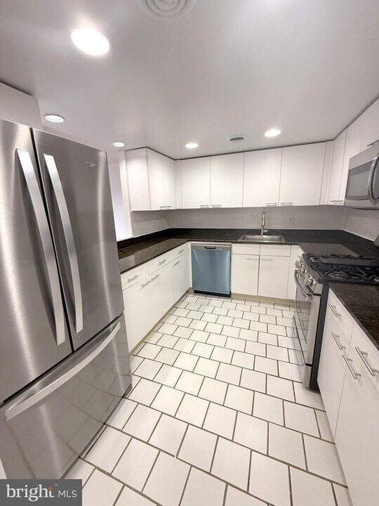606 Cooper Landing Rd in Cherry Hill Township, NJ - Building Photo
