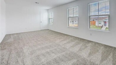 635 Whoopers Lp in Uhland, TX - Building Photo - Building Photo