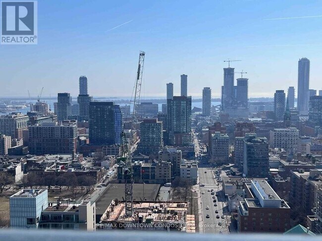 181 Dundas St E in Toronto, ON - Building Photo - Building Photo