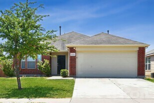 2000 Natchez Dr in Forney, TX - Building Photo