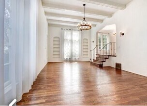 The Four Gables in West Hollywood, CA - Building Photo - Building Photo