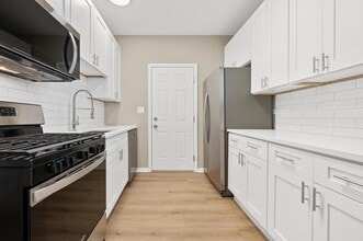 3311 N Ravenswood Ave, Unit #2 in Chicago, IL - Building Photo - Building Photo