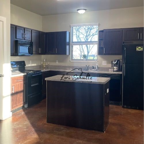 property at 790 E Boundary St