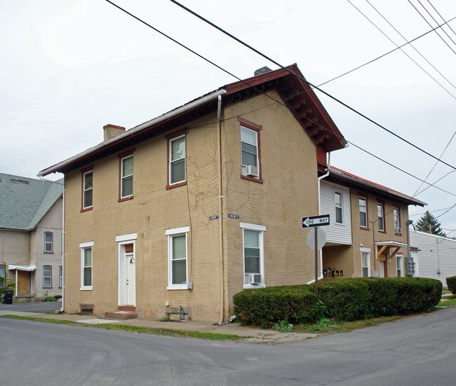 332 Academy St in Williamsport, PA - Foto de edificio - Building Photo