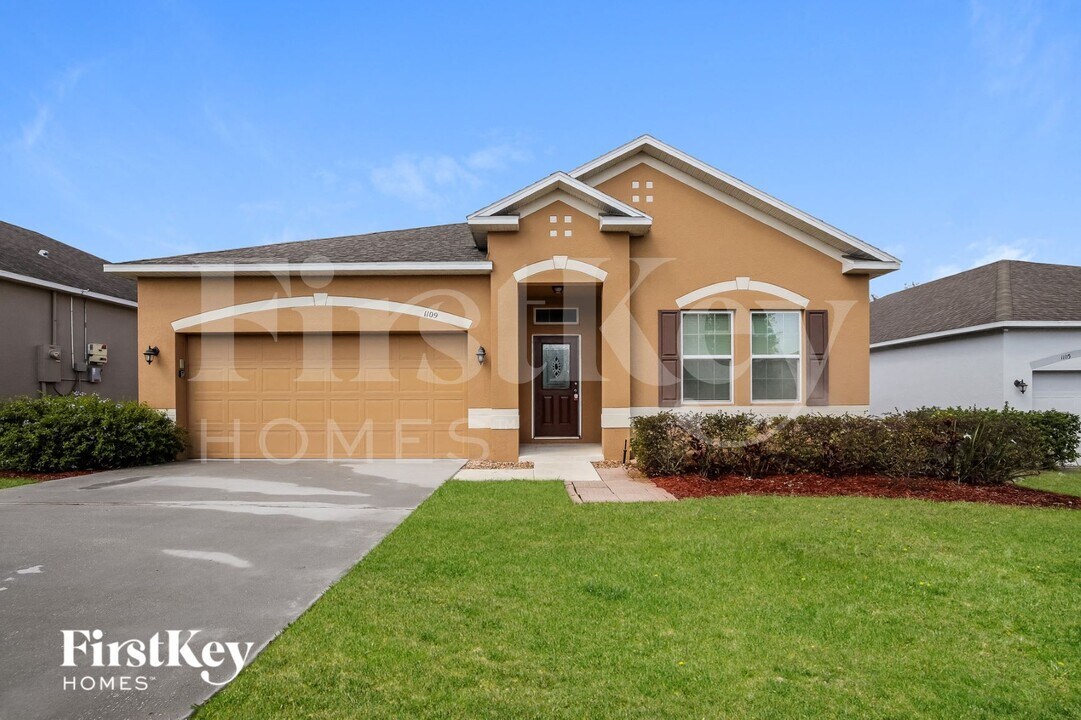 1109 Democracy Dr in Haines City, FL - Building Photo