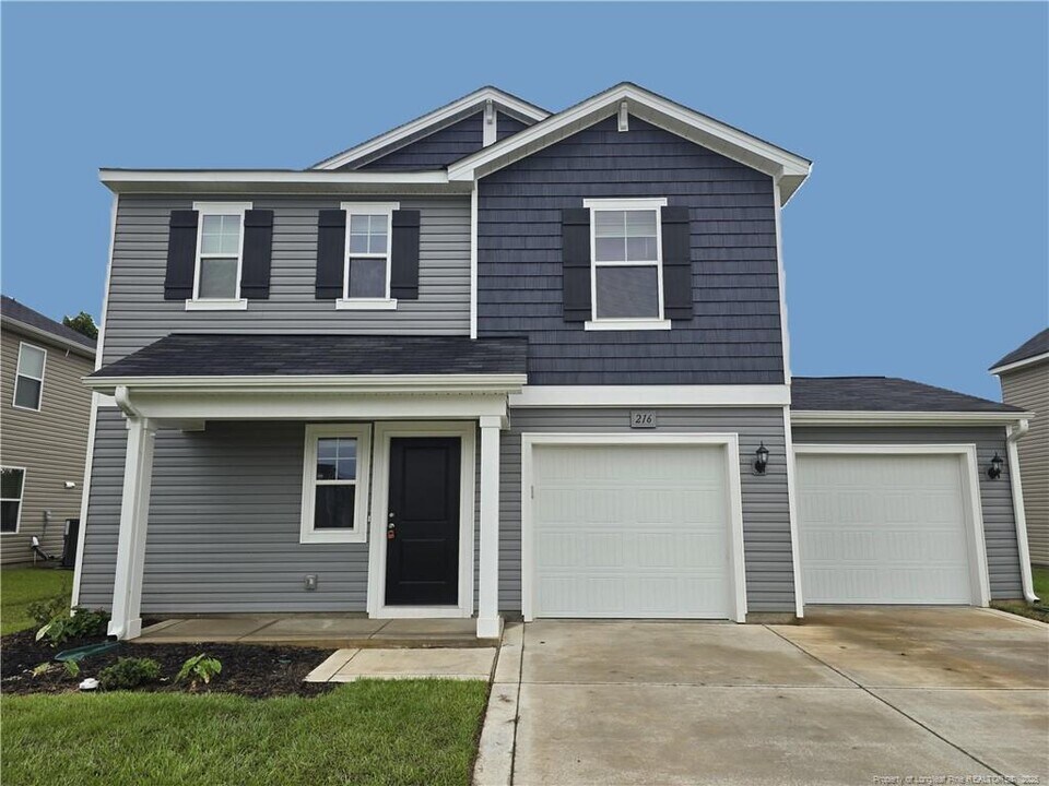216 Melbourne Dr in Raeford, NC - Building Photo