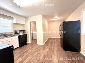 4201 Winedale Ln in Charlotte, NC - Building Photo - Building Photo