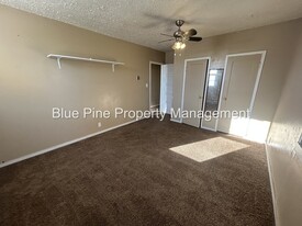 570 N Maple St in Blackfoot, ID - Foto de edificio - Building Photo