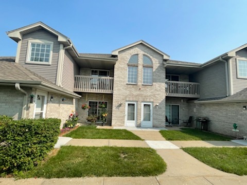 Hawthorne Meadows in New Berlin, WI - Building Photo